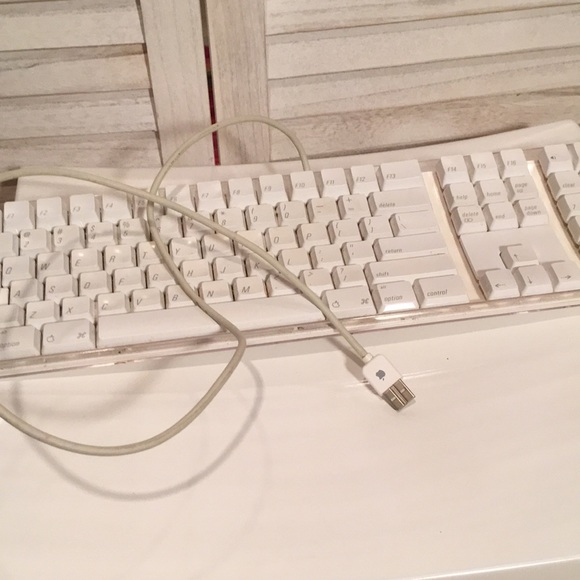 Apple Classic Vintage Keyboard - Picture 1 of 16